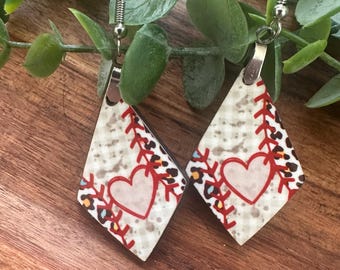 Pendientes de béisbol con forma de corazón, colgantes de madera ligeros, joyería para mamás deportistas en el día del partido.