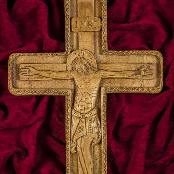 Crucifix byzantin en croix aromatique fabriqué avec du mastic de cire d’abeille pure et de l’encens Jésus-Christ