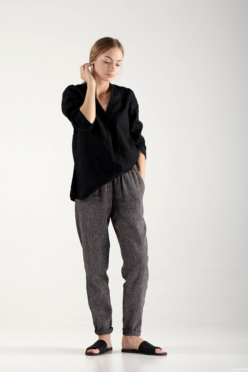 Linen Top / Black Linen V-Neck Top / Black Linen Blouse / V-Neck Blouse / Custom Linen Top / Minimalist Linen Top imagen 1