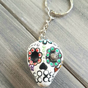 Mexican Day of the Dead, Sugar Skull, clay keyring, keychain. White.