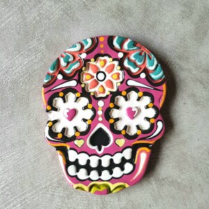Hand made Sugar skull fridge magnet. Mexican day of the Dead. Skull magnet. Hand-painted sugar skull. Clay sugar skull. Sugar skull gift.