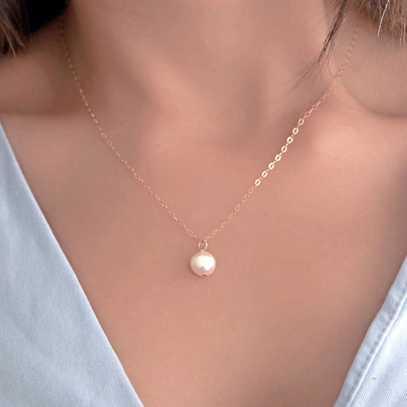 Delicate pearl necklace Gold thin pear necklace Minimalist pearl gold necklace Tiny pearl necklace