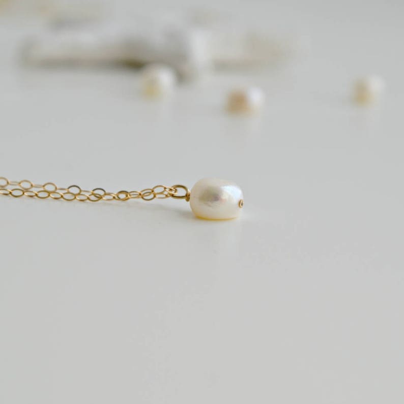 Delicate pearl necklace Gold thin pear necklace Minimalist pearl gold necklace Tiny pearl necklace