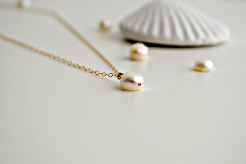 Delicate pearl necklace Gold thin pear necklace Minimalist pearl gold necklace Tiny pearl necklace