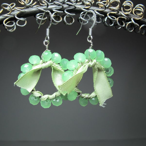 Green quartz loop earrings. Vintage Beaded Earrings. Wire Wrapped Earrings. Handmade. Spring earrings.Free shipping