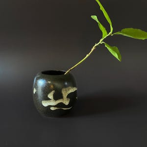 Hand-thrown stoneware clay flower pot - Studio Pottery - Decorative glazed pot