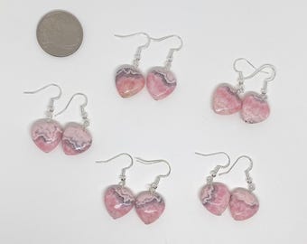 Natuurlijke rhodochrosiet hartoorbellen. Sterlingzilveren roze rhodochrosiet druppeloorbellen.Natuurlijke roze edelsteenoorbellen