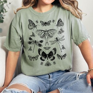 Vintage Butterflies Tee Comfort Colors Garment-Dyed T-shirt, Gift for Mom, Gift Ideas, Women&#39;s Tshirt, Nature Lover Shirt, Boho Fashion