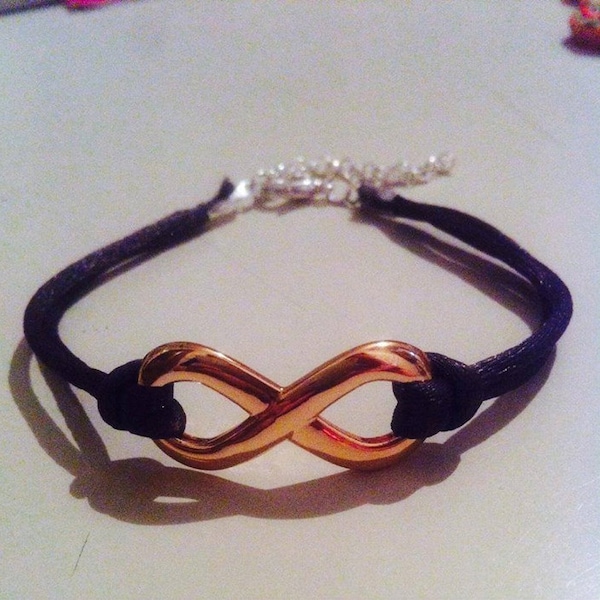 Braccialetto "infinito"