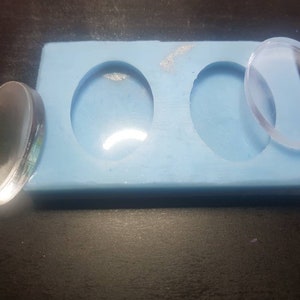 Silicone mold two medium cabochons - perfect for incorporating images and embedding them in the frames
