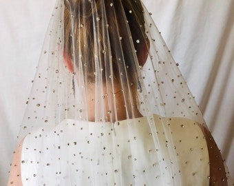 Tela de tul con pedrería, material para velo de novia cosido a mano