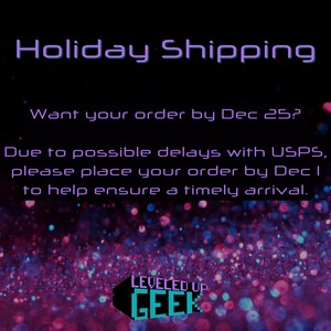Op de afbeelding: Een roze en paarse glinsterende achtergrond met de tekst "Holiday Shipping" in paars en "Want your order by Dec 25?" in wit. De tekst "Due to possible delays with USPS, please place your order by Dec 1 to help ensure a timely arrival." is in paars. Het logo "LEVELED UP GEEK" is in een blauw en groen gepixelde lettertype.