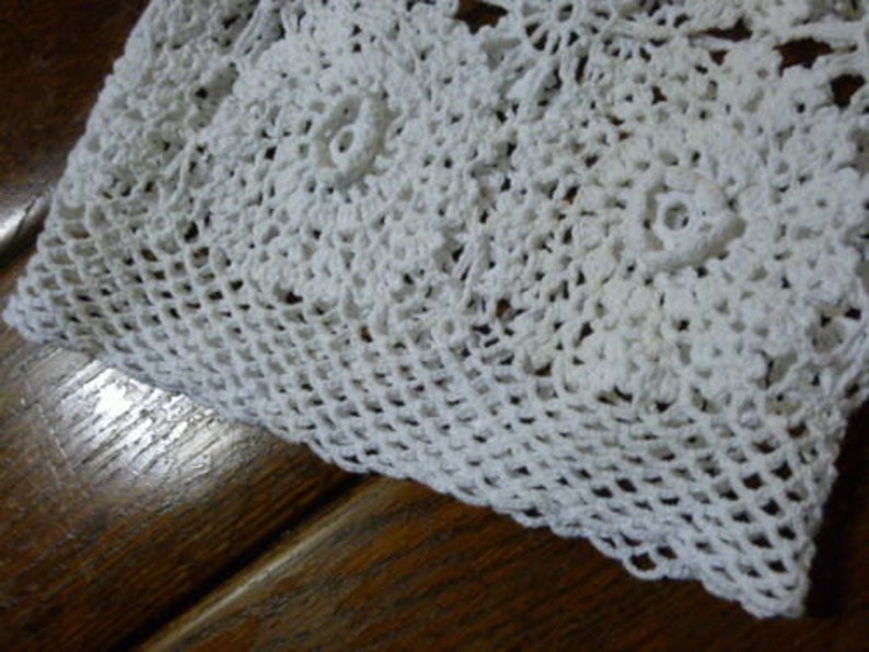 UNUSUAL Vintage Irish Rose Hand Crocheted Pouch Draw String 1053