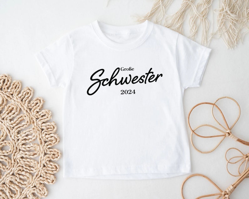 Bügelbild große Schwester 2024 , Schriftzug mit Namen, Jahreszahl oder Herz, in verschiedenen Maßen und Farben, Applikation für Shirt Bild 3