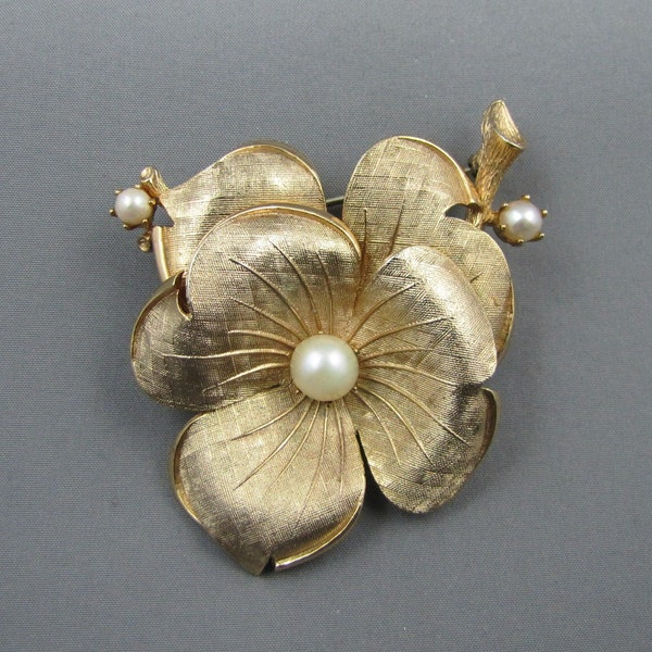 Classic LISNER Vintage Brooch Textured Flower & Prong-Set Faux PEARLS Costume Jewelery Brooch