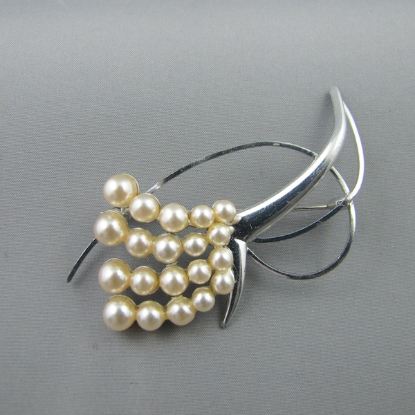 Vintage Brooch in Silver Color with a fan of Faux PEARLS Costume Jewelery Brooch
