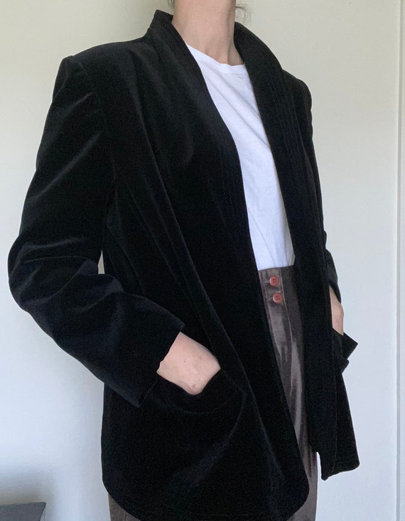 vintage velvet smoking jacket / sculptural velvet
