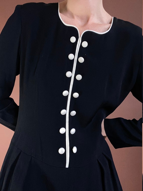 vintage black and white long sleeved shift dress … - image 2