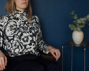 vintage botanical print knit turtleneck / black and white painterly silk top / xl