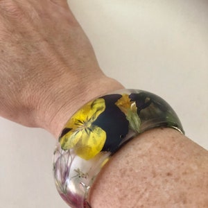 English Meadow curved bangles by Tallulah does the Hula featuring real pressed wildflowers image 7