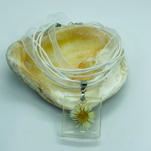 Pressed Daisy Resin Necklace: Ribbon Choker