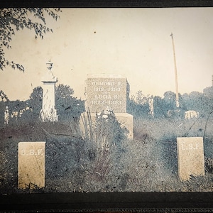 Gravesite of Osmond B. & Lucia S. Fox Cabinet Card – 1902 – Oakland Cemetery, Iowa – postmortale griezelige eigenaardigheden Haunted Object Edwardiaans