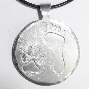 Aluminum pendant medal with a dog paw print and human footprint, with personalized text on the back. image 8