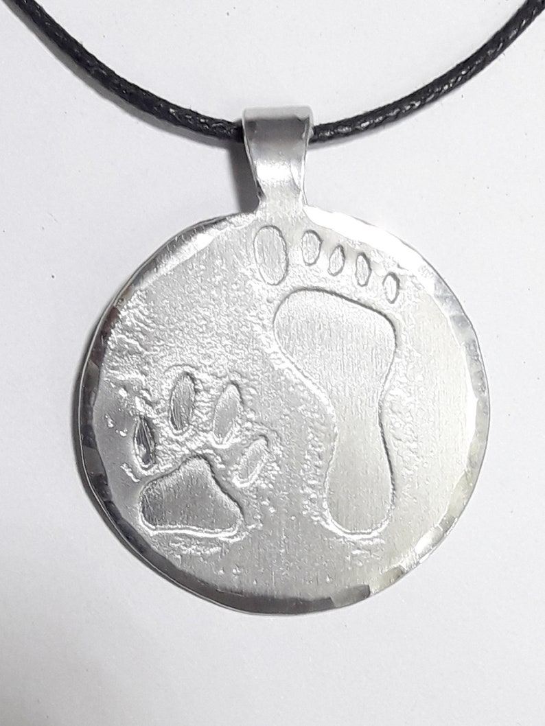 Aluminum pendant medal with a dog paw print and human footprint, with personalized text on the back. image 8