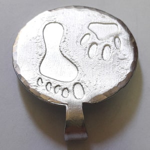 Aluminum pendant medal with a dog paw print and human footprint, with personalized text on the back. image 7