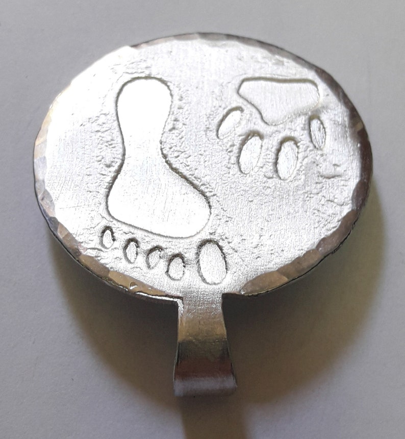 Aluminum pendant medal with a dog paw print and human footprint, with personalized text on the back. image 7