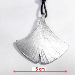 Aluminum pendant witn a Ginkgo Biloba leaf engraved, and custom text.