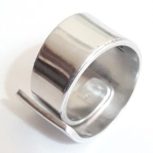 Open aluminum band ring with engraved heart, glossy finish, with internal custom text. Mother's Day gift, Mom gift. image 4