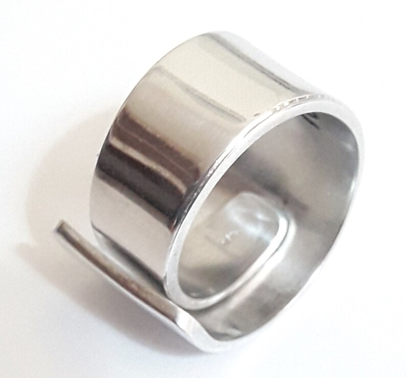 Open aluminum band ring with engraved heart, glossy finish, with internal custom text. Mother's Day gift, Mom gift. image 4