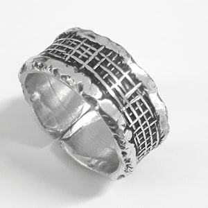 Aluminum ring band, with jute sack texture, hammered edge and personalized text