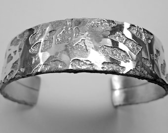 Open cuff bracelet, 12mm width, aluminum chemically etched and hand-forged, with polished finish.