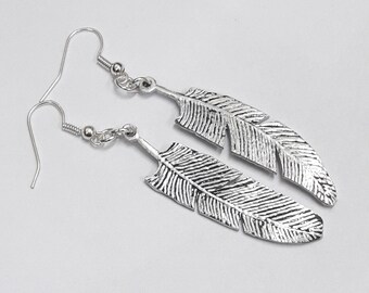 With personalized text. Aluminum earrings in the shape of a feather