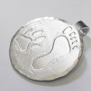 Aluminum pendant medal with a dog paw print and human footprint, with personalized text on the back. image 4
