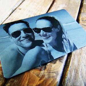 Imagen de aniversario - Tarjeta de billetera grabada - Parte posterior personalizada- Muchas opciones - Personalizado
