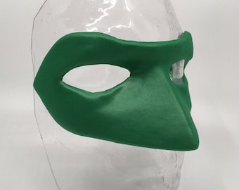 Superhelden Maske aus Schaumstoff - Spitze Nase