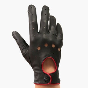 Handmade black lambskin leather driving gloves. Soft and breathable. Gift for her. Gift fo women.