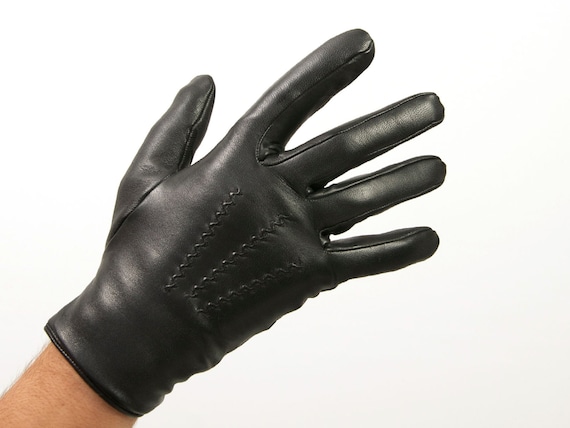 Handmade Black lambskin leather gloves for men. Winter gloves. Really soft, warm and elegant.