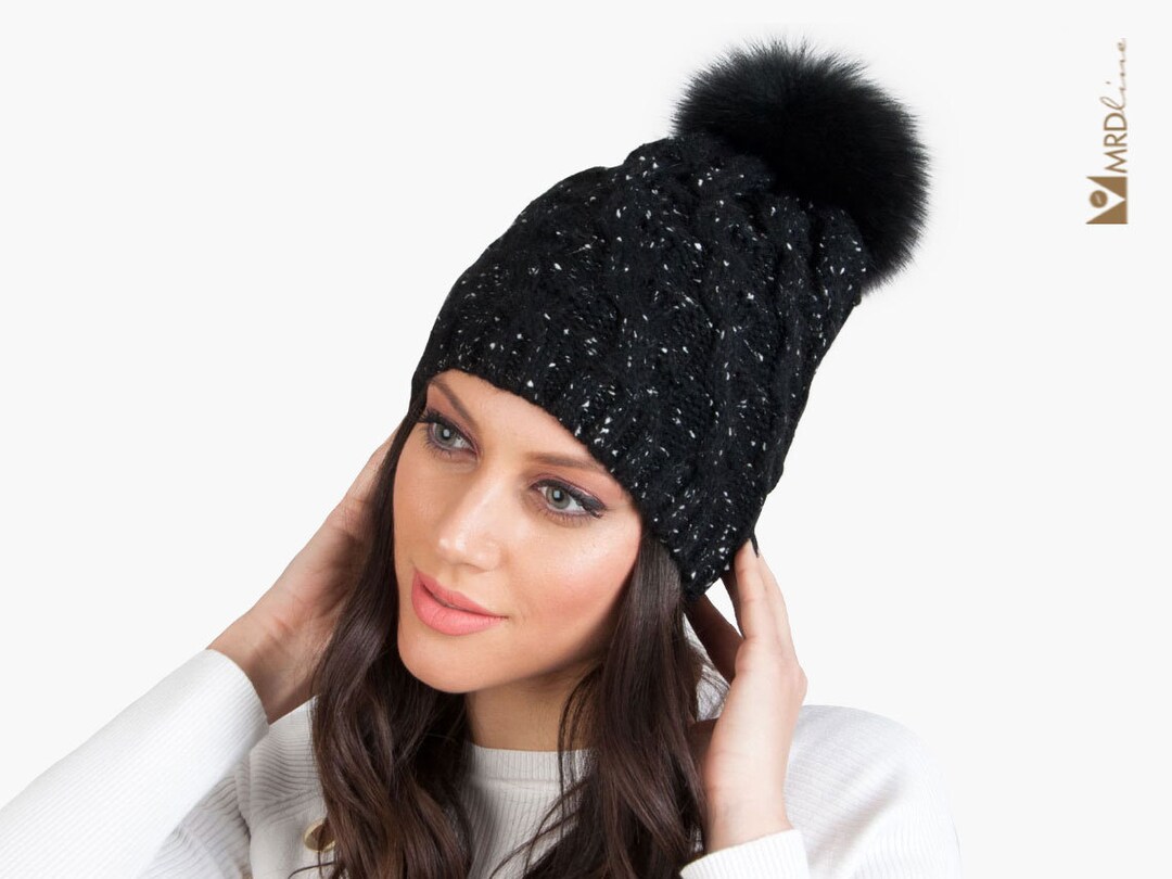Beanies in Many Colors With Fox Fur Pom Pom. Real Fox Fur  display picture 3