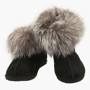Handgemaakte uniseks laarzen bontpantoffels. Schapenvachtsuèdeleer, wol en zilvervossenbont. Eva-zool. Pantoffels van schapenvacht. Warm en comfortabel.