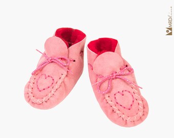 Handmade pink ankle boots fur slippers for babies. Genuine sheeepskin. Soft, warm and comfortable