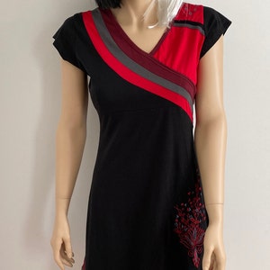 Asymmetric black and red dress short sleeves