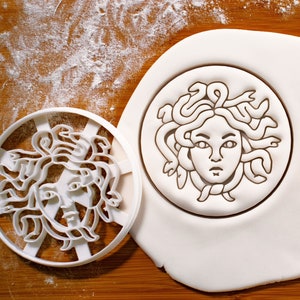 Versace top cupcake necklace