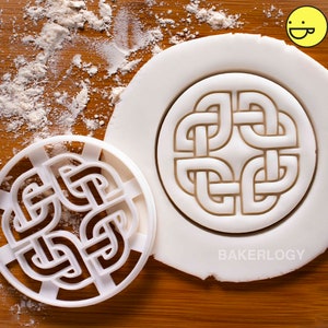 Celtic Shield Knot cookie cutter | Bakerlogy biscuit cutters protection nordic runes Icovellavna viking battle art patterns symbol Celts