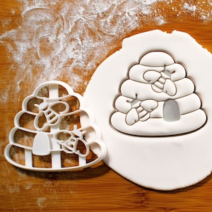 Bee Hive with Bees cookie cutter - Honeybee biscuit design honeybees cookies cutters bees pollen nectar insect gingerbread craft
