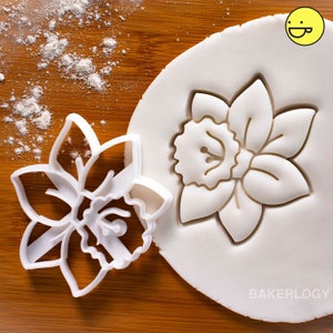 Daffodil cookie cutter | Bakerlogy biscuit cutters spring Flowers florist flora petals Narcissus garden party wedding idea gardening season