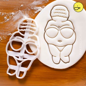 Venus of Willendorf cookie cutter - Bakerlogy biscuits cutters deity divine goddess female woman human figure Paleolithic art artifact